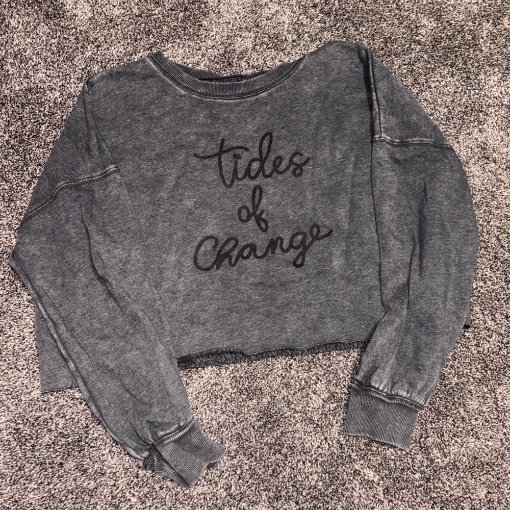 Gray 'Tides of Change' Cropped Sweatshirt